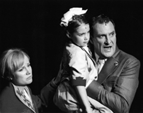 Emma als Gretl met Maria en haar vader
